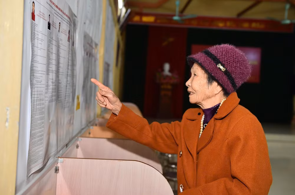 Cử tri Trần Thị Hoa, 86 tuổi