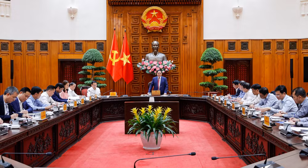 Thủ tướng Phạm Minh Chính: Xăng dầu và năng lượng cho sản xuất, tiêu dùng được bảo đảm- Ảnh 1.