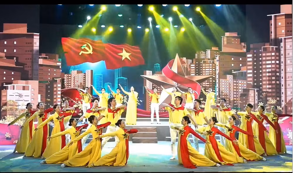 Chương trình nghệ thuật chào mừng ngày bầu cử diễn ra tại TP Hồ Chí Minh. Ảnh: MXH