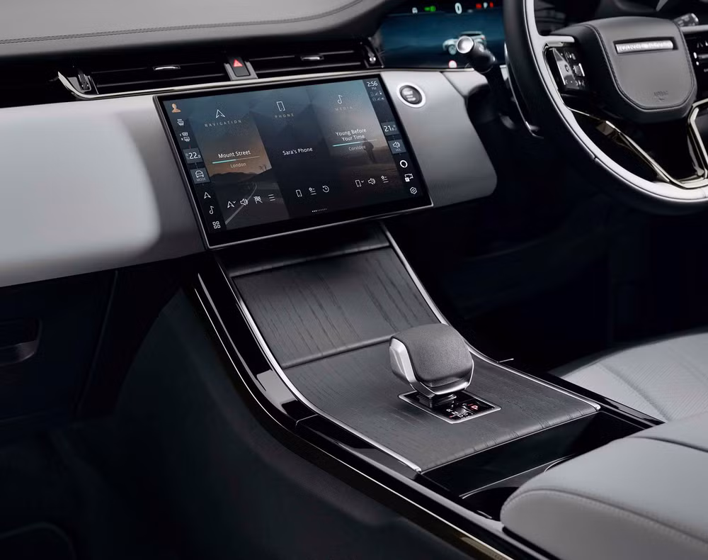 Khu vực điều khiển trên Range Rover Evoque 2026 - Ảnh: JL