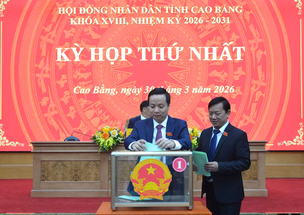 CHỦ TỊCH BỎ PHIẾU