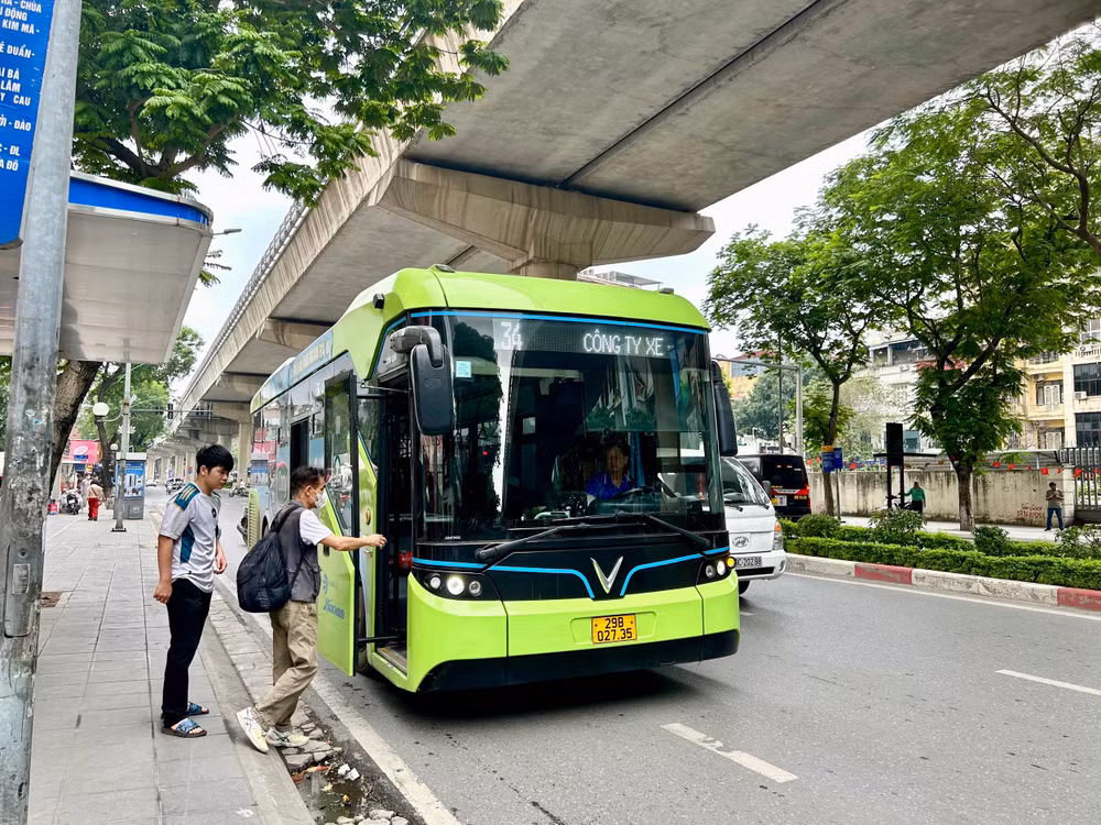 Xe buýt điện ngày càng được nhiều người dân lựa chọn di chuyển.