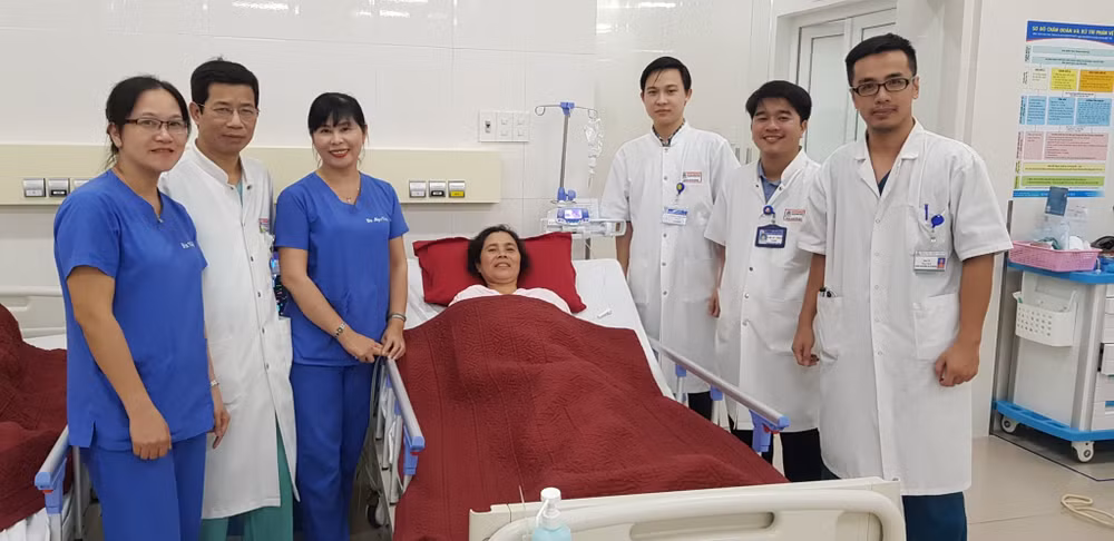Sau can thiệp, bệnh nhân tỉnh, tiếp xúc tốt, huyết động ổn định, có thể xuất viện ngày hôm sau.