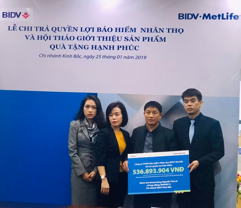 Lễ chi trả quyền lợi bảo hiểm nhân thọ của BIDV MetLife.
