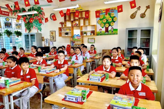 Việc triển khai cấp phát miễn phí SGK cho học sinh phổ thông toàn thành phố không chỉ khẳng định triết lý “lấy con người làm trung tâm” mà còn là bước đột phá lớn để bảo đảm công bằng trong tiếp cận giáo dục. Ảnh Sở GD&ĐT.