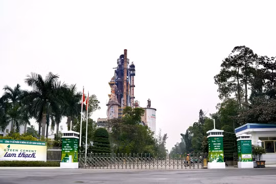 Toàn cảnh Nhà máy Xi măng Lam thạch.