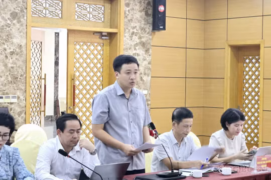 Ông Nguyễn Như Hạnh, Phó Giám đốc Sở Nông nghiệp và Môi trường thành phố Quảng Ninh cung cấp thông tin cho báo chí tại hội nghị.