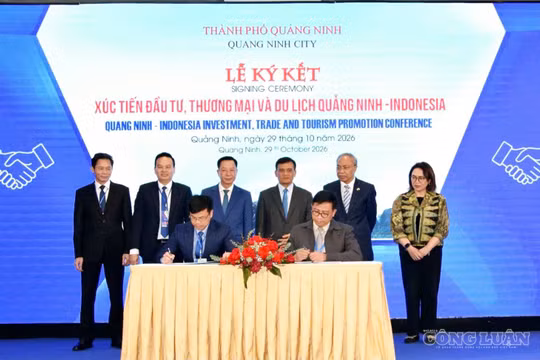 Lễ ký kết các biên bản ghi nhớ giữa các trường đại học hàng đầu của Việt Nam và Indonesia trước sự chứng kiến của các đại biểu, quan khách.