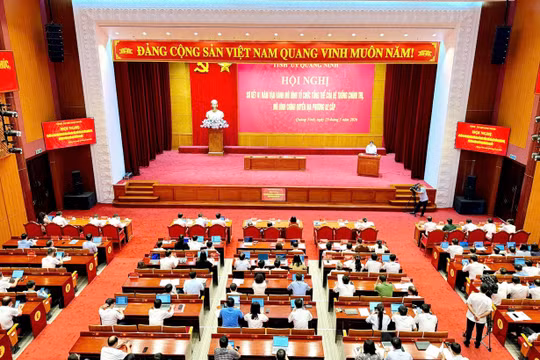 Quang cảnh hội nghị sơ kết 1 năm triển khai mô hình chính quyền địa phương 2 cấp.