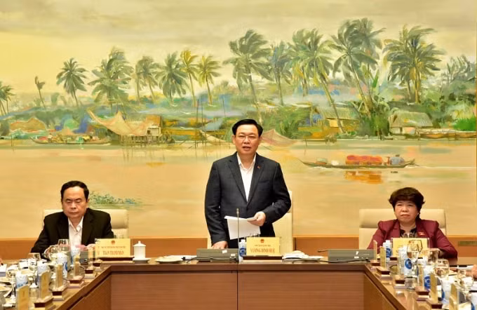 Chủ tịch Quốc hội Vương Đình Huệ phát biểu tại buổi làm việc.