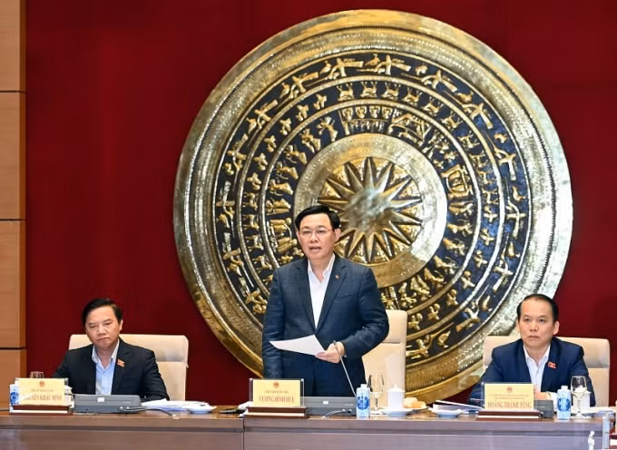 Chủ tịch Quốc hội Vương Đình Huệ phát biểu tại buổi làm việc với Thường trực Ủy ban Pháp luật.
