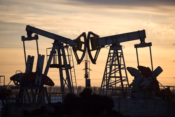 OPEC+ đã tự nguyện giảm sản lượng khoảng 8 triệu thùng/ngày, tương đương hơn 8% nhu cầu chung