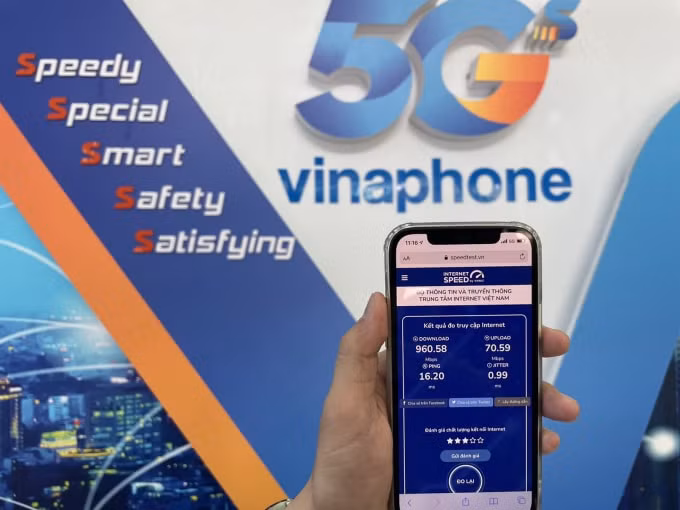 Đo thử tốc độ kết nối internet trên iPhone qua kết nối VinaPhone 5G.