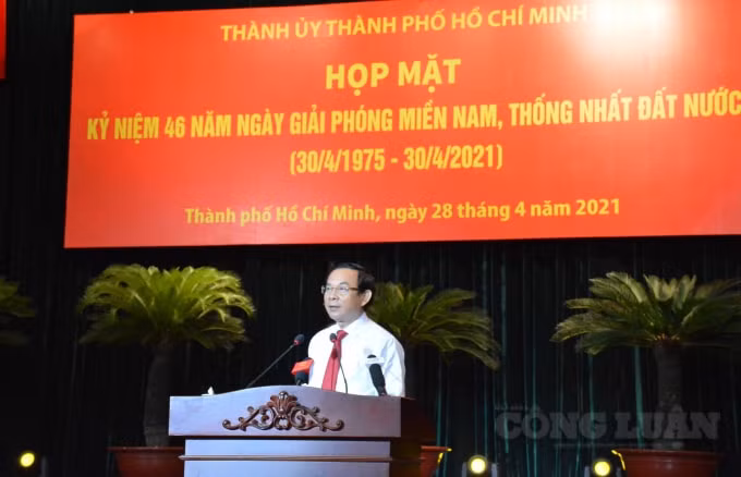 Bí thư Thành uỷ TP. HCM Nguyễn Văn Nên phát biểu tại buổi họp mặt. Ảnh: HT.