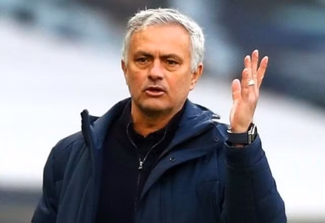 Nhiều cầu thủ ăn mừng sau khi HLV Mourinho bị sa thải. Ảnh: internet