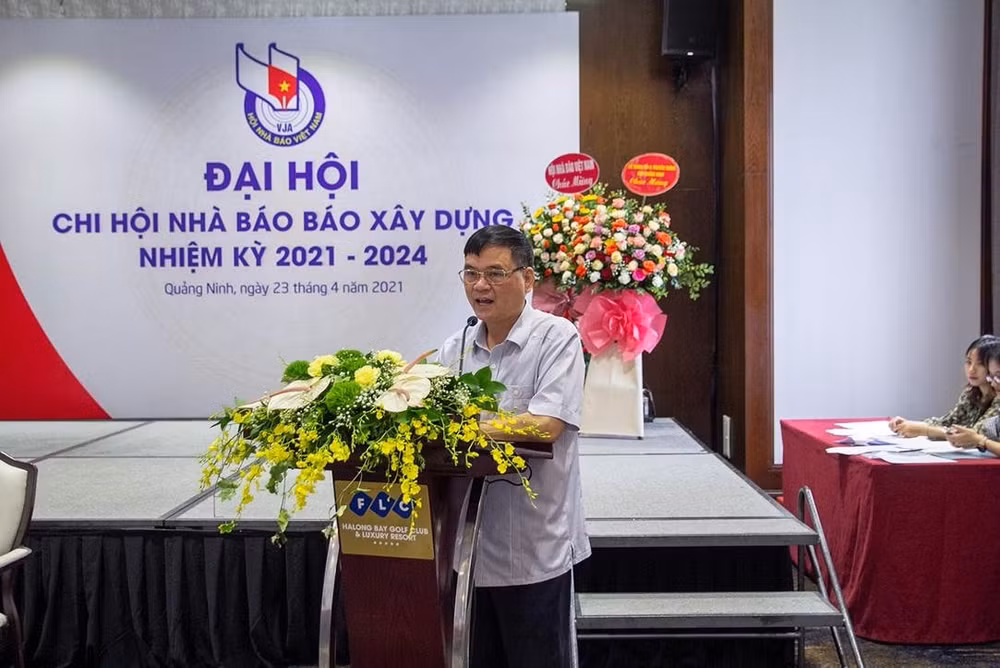 Trưởng ban Kiểm tra Hội nhà báo Việt Nam Phan Hữu Minh phát biểu chỉ đạo Đại hội. Ảnh: Hữu Mạnh