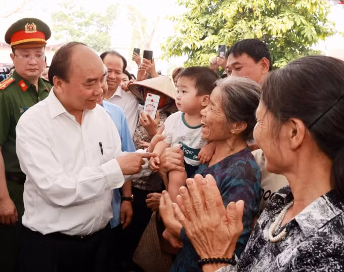 Chủ tịch nước Nguyễn Xuân Phúc đã thăm xã nông thôn mới Tứ Xã.