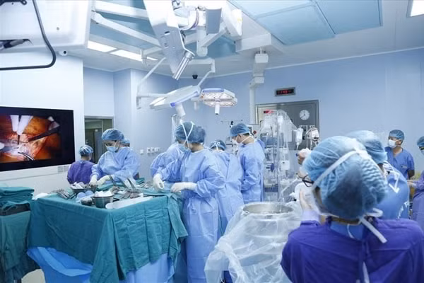 Một ca mổ ghép tạng tại Bệnh viện Hữu nghị Việt Đức