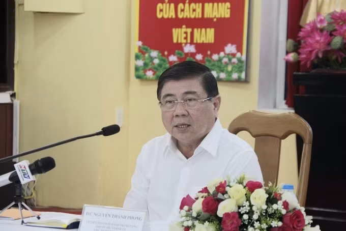 Chủ tịch Nguyễn Thành Phong phát biểu trong buổi làm việc với Viện nghiên cứu phát triển TP. HCM.