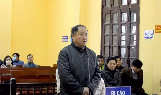Tòa án Nhân dân tỉnh Lạng Sơn xét xử bị cáo Nguyễn Đình Duyệt, nguyên Phó Giám đốc Sở Tài nguyên và Môi trường tỉnh về tội “Thiếu trách nhiệm gây hậu quả nghiêm trọng” (ảnh st)