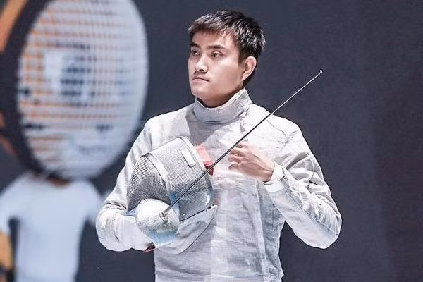Tuyển thủ đấu kiếm Vũ Thành tham dự Olympic Tokyo 2020. Ảnh: internet