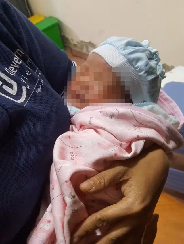 Công an huyện Thường Tín đang phối hợp các đơn vị chức năng xác minh, làm rõ vụ việc cháu bé bị bỏ rơi. (Ảnh: CACC)