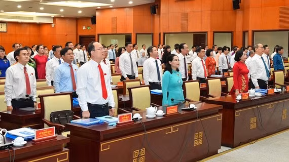Các đại biểu tham dự kỳ họp HĐND TP. HCM khoá IX.