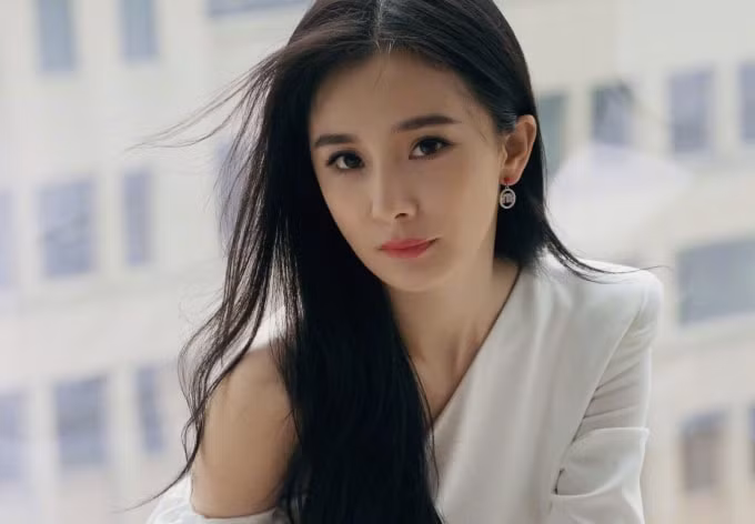 Dương Mịch hiện là người đẹp đắt giá và có tầm ảnh hưởng nhất showbiz Hoa ngữ trong 3 tháng đầu năm 2021.