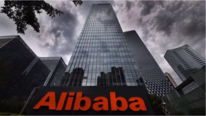 Logo của Tập đoàn Alibaba tại văn phòng Bắc Kinh, Trung Quốc vào ngày 5/1/2021. (Nguồn: BBC Photo)