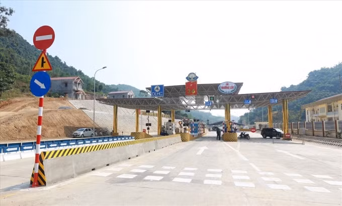 Bộ GTVT đề nghị các đơn vị liên quan kiểm tra, xử lý dứt điểm những vi phạm lấn chiếm đất hành lang an toàn đường bộ trên tuyến BOT Hòa Lạc - Hòa Bình. Ảnh minh họa