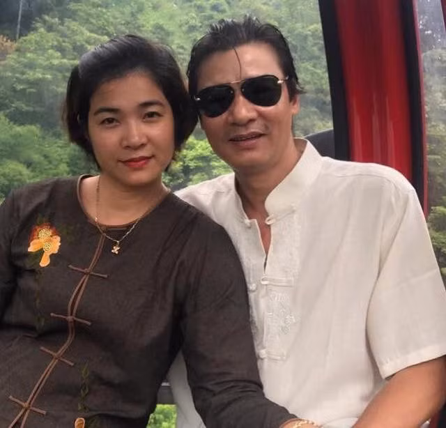 Anh cùng vợ mở hàng ăn nhỏ và kinh doanh suốt 16 năm qua.
