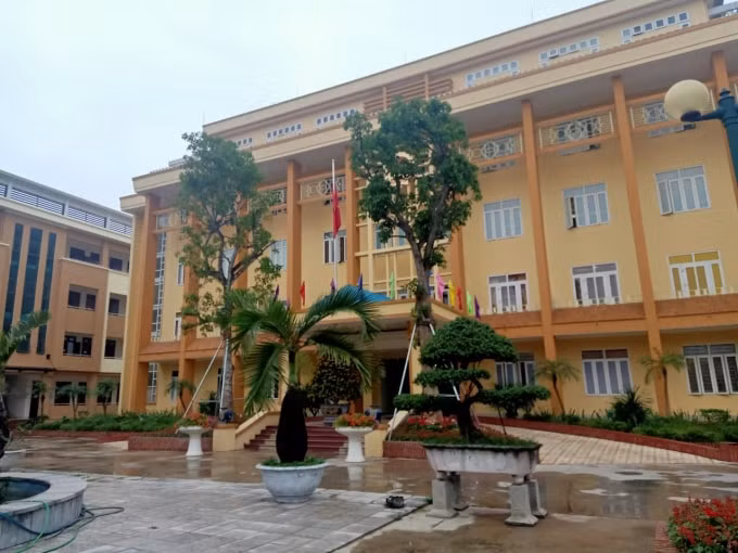 Trụ sở UBND huyện Khoái Châu