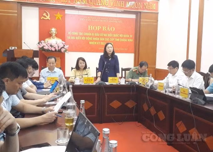 Họp báo về công tác tuyên truyền công tác bầu cử ĐBQH khóa XV và đại biểu HĐND các cấp, nhiệm kỳ 2021-2026 do tỉnh Quảng Ninh tổ chức. Ảnh: Nguyễn Quân.