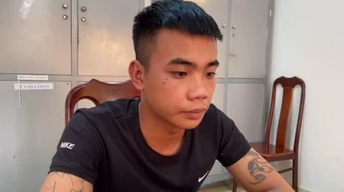 Trần Quang Tiến tại cơ quan công an