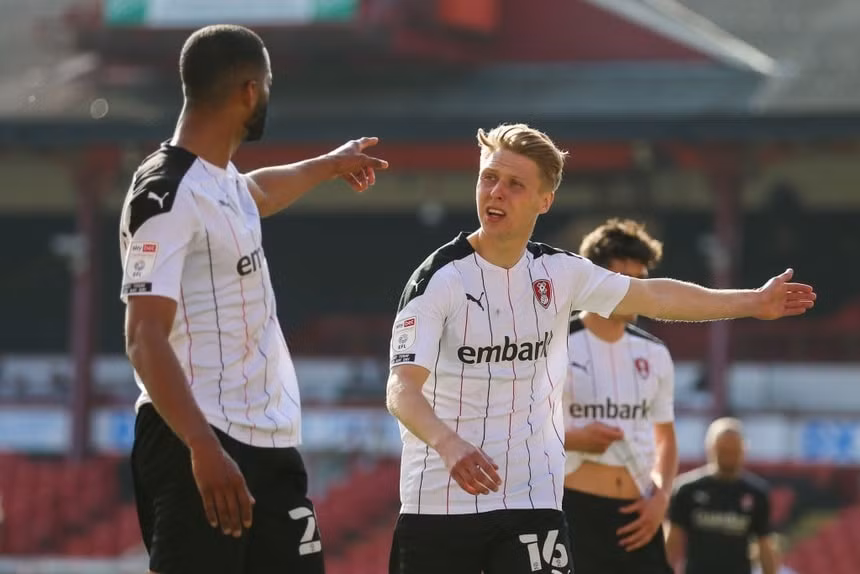 CLB Barnsley là ẩn số ở play-off giải hạng Nhất mùa này. Ảnh: Getty