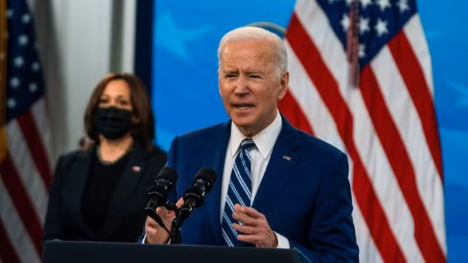 Chính quyền của Tổng thống Biden sẽ chia sẻ khoảng 60 triệu liều vắc xin COVID-19 của AstraZeneca - Ảnh: Reuters