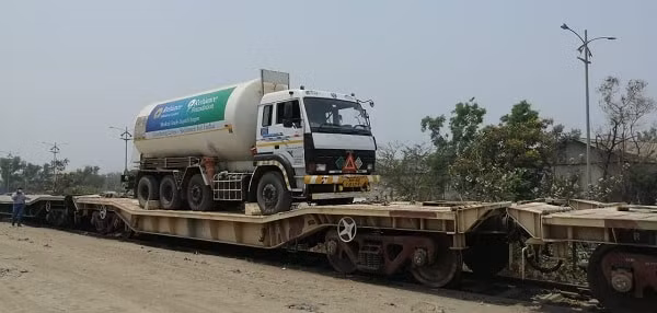 Một chuyến tàu tốc hành chờ Oxygen dự kiến ​​sẽ đến Delhi từ Raigarh vào thứ Ba. Ảnh: PIB
