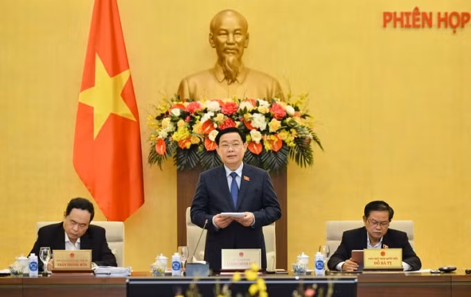 Chủ tịch Quốc hội Vương Đình Huệ điều hành nội dung phiên họp.