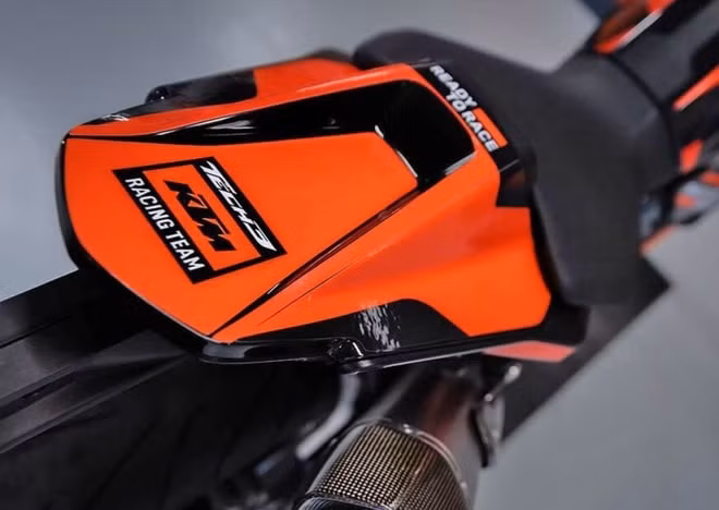 KTM 890 Duke Tech 3 MotoGP Replica Edition. Ảnh: Bikes Republic