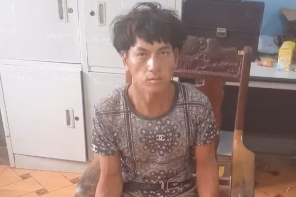 Nghi phạm Già Mí Lùng tại cơ quan công an (Ảnh: vietnamnet)