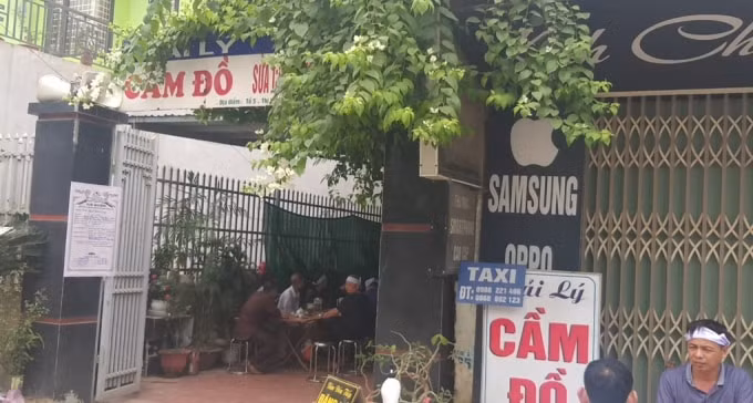 Hiệu cầm đồ nơi xảy ra án mạng. Ảnh: LH