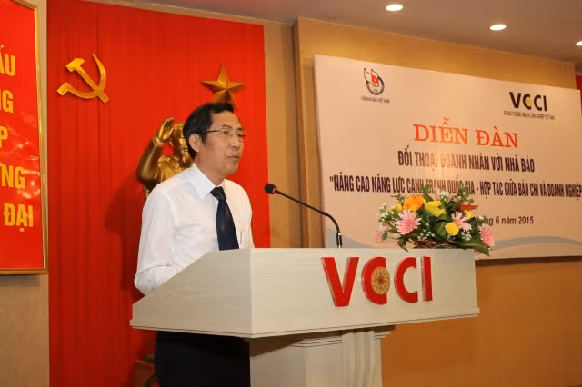 Ông Thuận Hữu- Ủy viên Trung ương Đảng, Chủ tịch Hội Nhà báo Việt Nam, TBT Báo Nhân Dân phát biểu khai mạc.