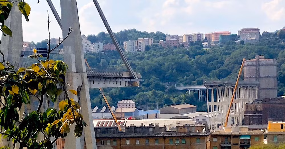 il-ponte-morandi-dopo-il-crollo-visto-da-est-dettaglio.jpg