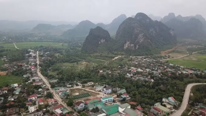 Một góc của thị trấn Quy Đạt.