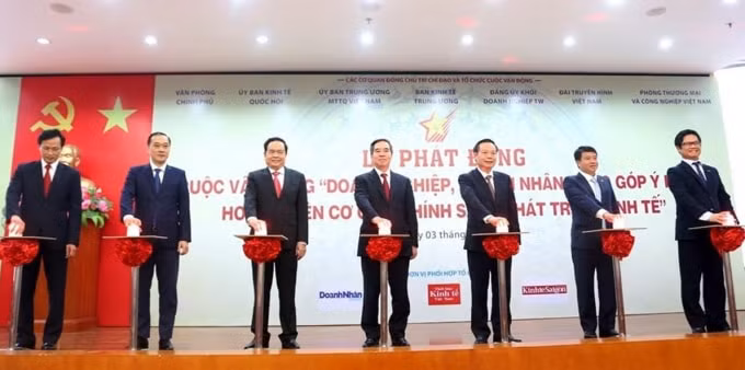 Lễ phát động Cuộc vận động: Doanh nghiệp, doanh nhân đóng góp ý kiến hoàn thiện cơ chế, chính sách phát triển kinh tế. Ảnh: TTXVN