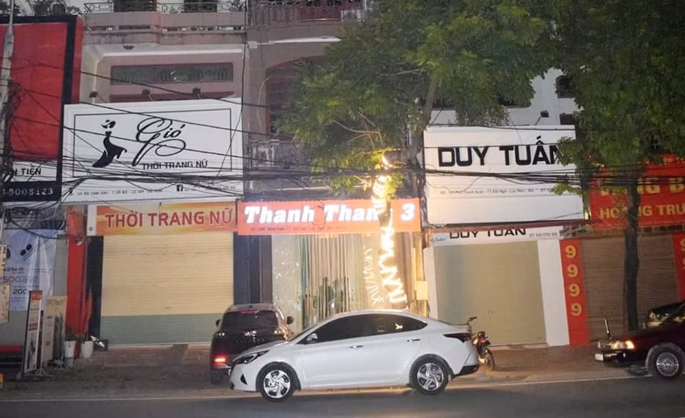 nghi an mau thuan gia dinh chong dung dao sat hai vo trong nha nghi roi tu sat hinh 1