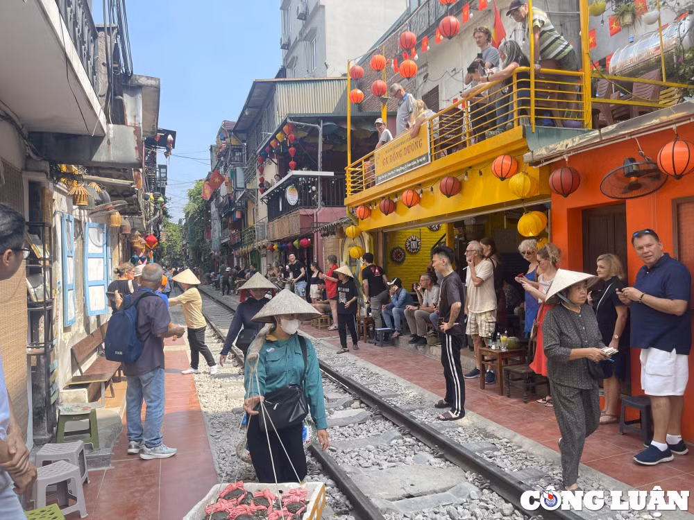 pho ca phe duong tau ha noi cam cho nay lai moc cho khac hinh 9