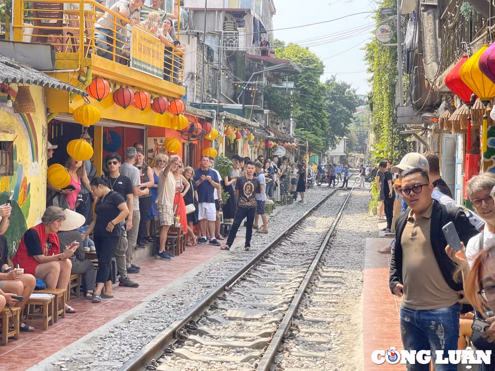 pho ca phe duong tau ha noi cam cho nay lai moc cho khac hinh 8