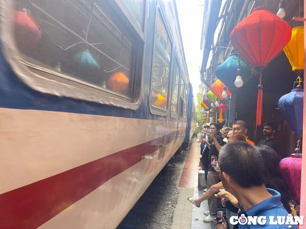 pho ca phe duong tau ha noi cam cho nay lai moc cho khac hinh 11