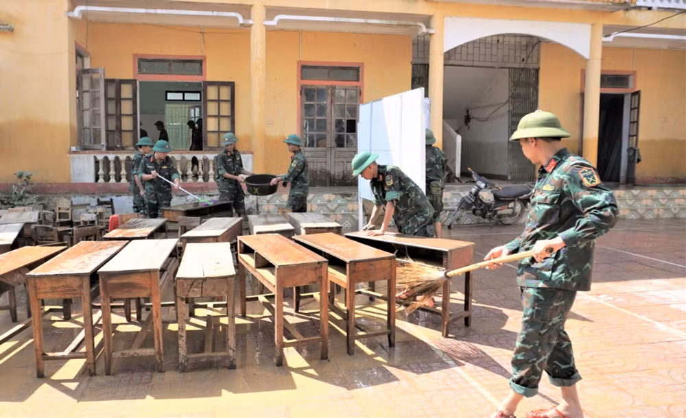no luc khac phuc hau qua mua lu tai ha tinh hinh 2